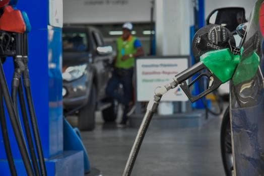 Disponen rebaja de precio en varios combustibles