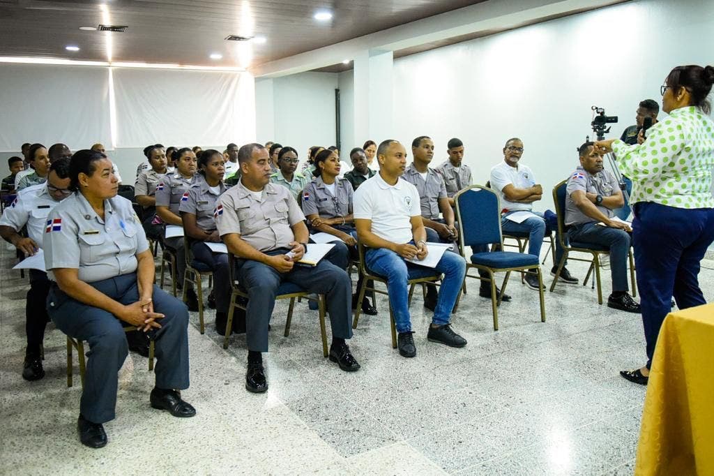 Policía Comunitaria inicia 2024 con taller de Trato al Ciudadano
