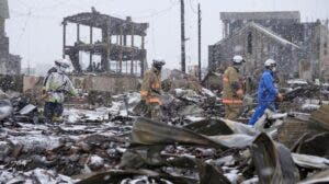 Continúan las tareas de rescate tras el seísmo de Japón entre réplicas y nevadas