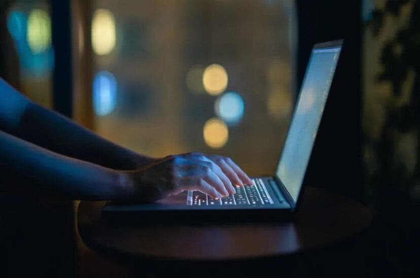 España aplicará un sistema de verificación de edad para frenar acceso de menores al porno