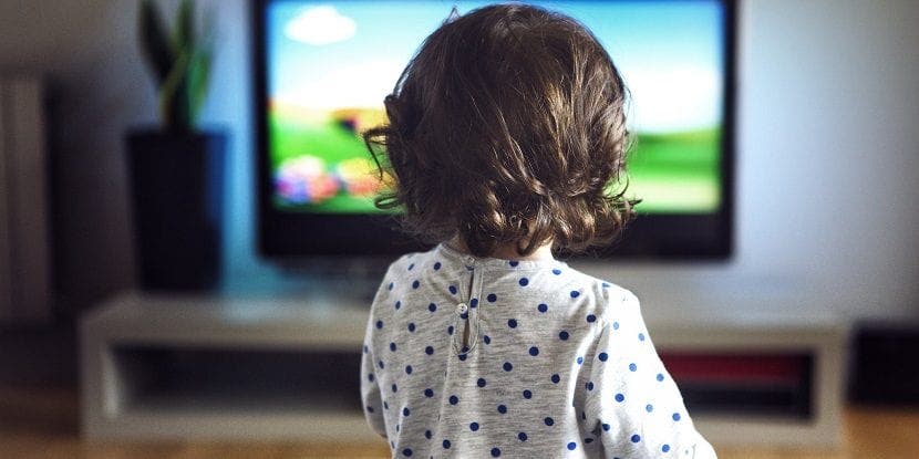Los bebés que ven televisión pueden tener más riesgo de conductas sensoriales atípicas