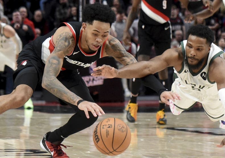 Trail Blazers doblegan a Milwaukee Bucks