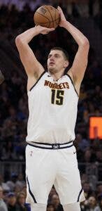 Jokic logra otro triple-doble