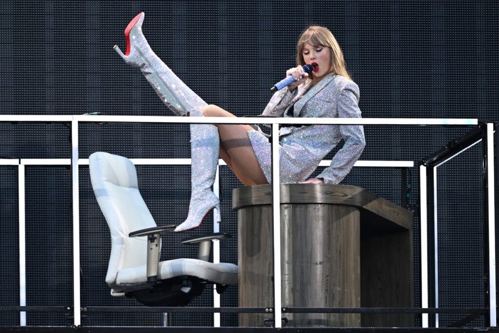 Taylor Swift actúa en Melbourne ante 96.000 espectadores, su concierto más multitudinario
