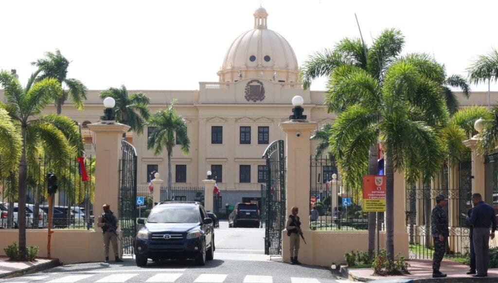 Una de las puertas de entrada al Palacio Nacional