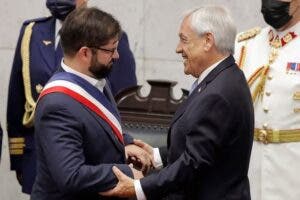“Piñera abrió camino a una derecha moderna y democrática”, dice Boric en su funeral