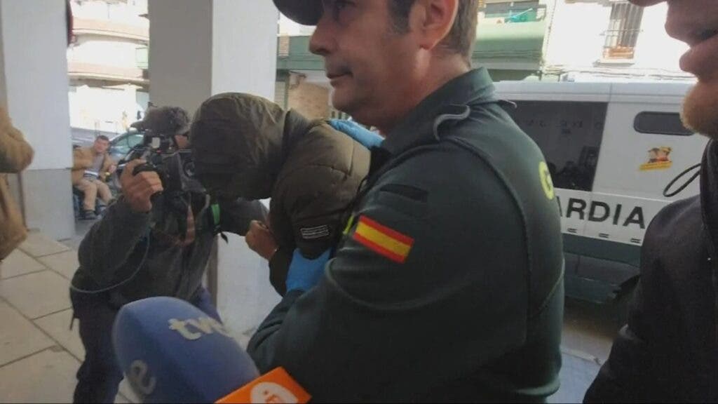 Detenidos en España un párroco y su pareja sentimental por traficar con viagra