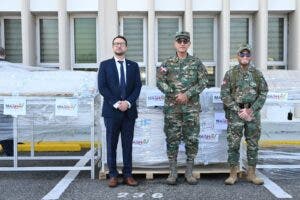 Donan equipo de purificación de agua para militares en la frontera dominicana