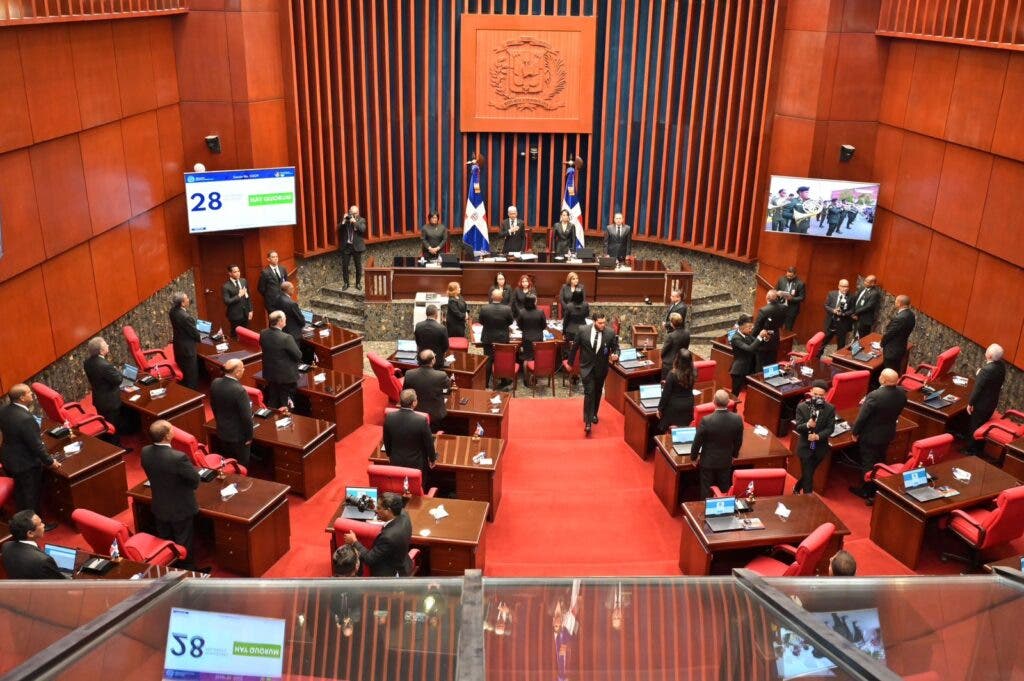 El presidente del Senado, Ricardo de los Santos, deja abierta la Primera Legislatura Ordinaria correspondiente al año 2024.