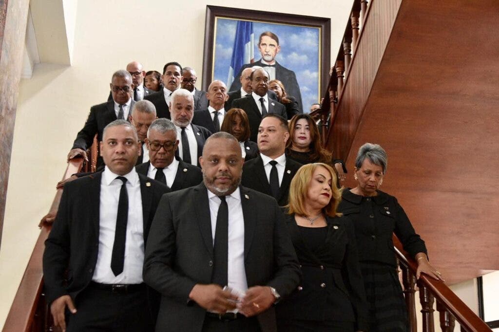Bloques del PLD y PRD se retiran de Congreso previo a discurso de Abinader 1 Bloques del PLD y PRD se retiran de Congreso previo a discurso de Abinader