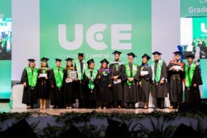 UCE gradúa 399 nuevos profesionales
