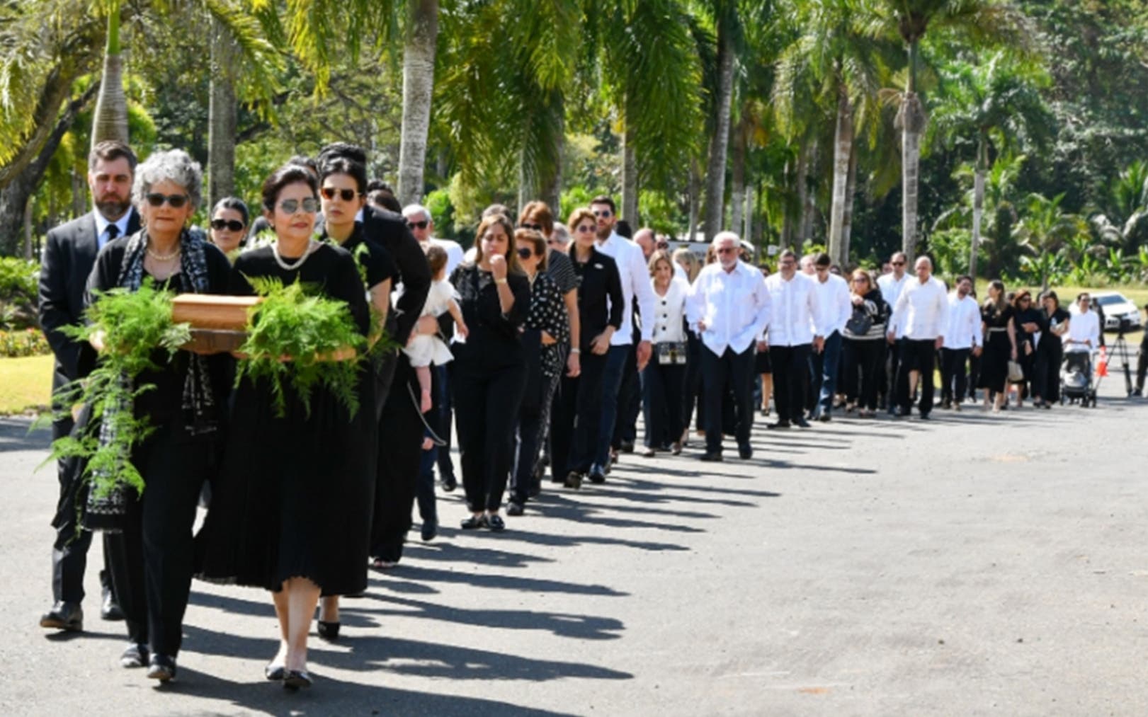 Sepultan restos del empresario José León