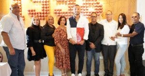 Entregan premios Vivo Carmona