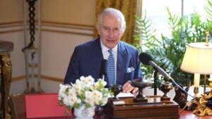 Carlos III resalta su compromiso para servir en un mensaje de Pascua