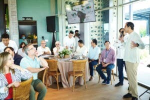 Presentan al BID proyectos en movilidad eléctrica y generación renovable