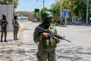 Tropas canadienses instruyen en Jamaica a militares de Caricom para despliegue en Haití