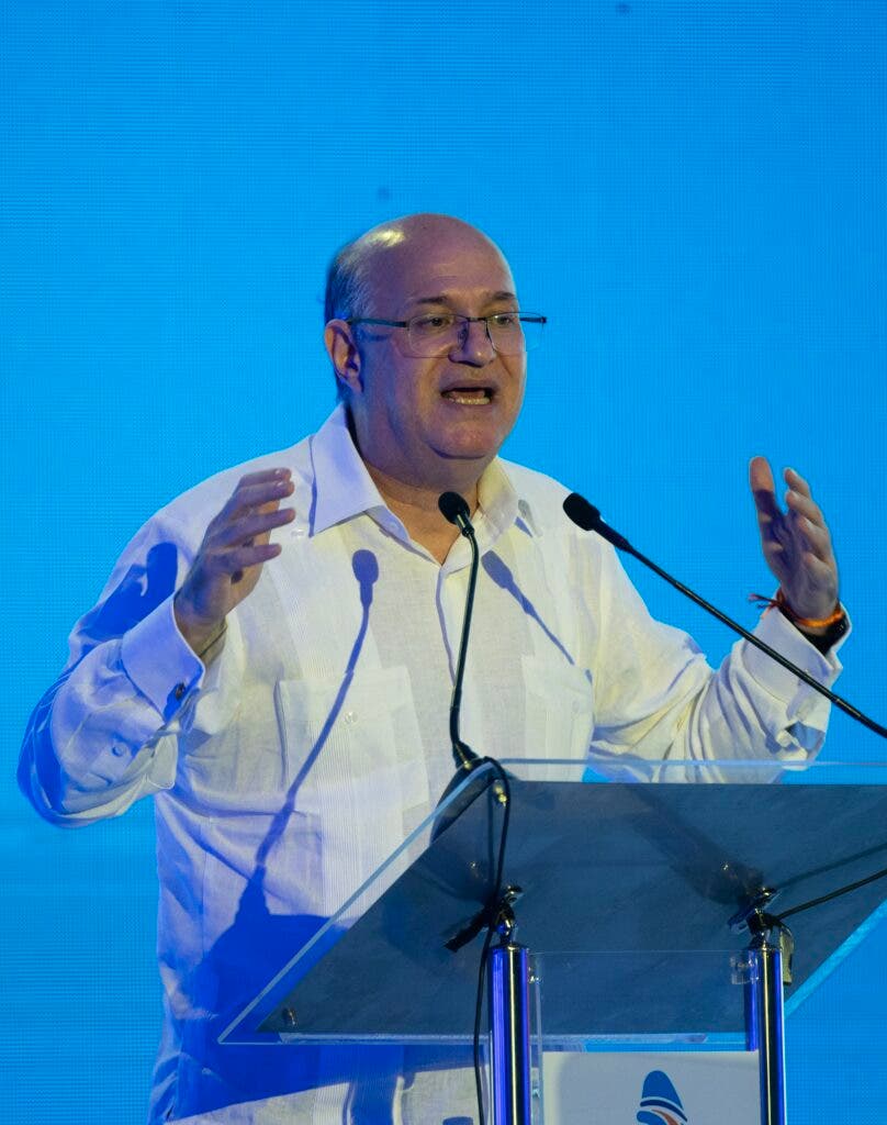 Peña destacó la carpeta de proyectos de 2,500 millones de dólares del BID en el país, como el programa para la gestión de residuos sólidos con el cierre de vertedero de Duquesa; y animó a los presentes a aumentar la inversión extranjera y apoyar el intercambio científico y tecnológico. Sin embargo, para Goldfajn, esta reunión será “histórica” debido a la alta presencia de los representantes de la sociedad civil, cuya motivación se encuentra, según las palabras del presidente, en trabajar juntos para ser más eficaces en la resolución de las necesidades de cada país.