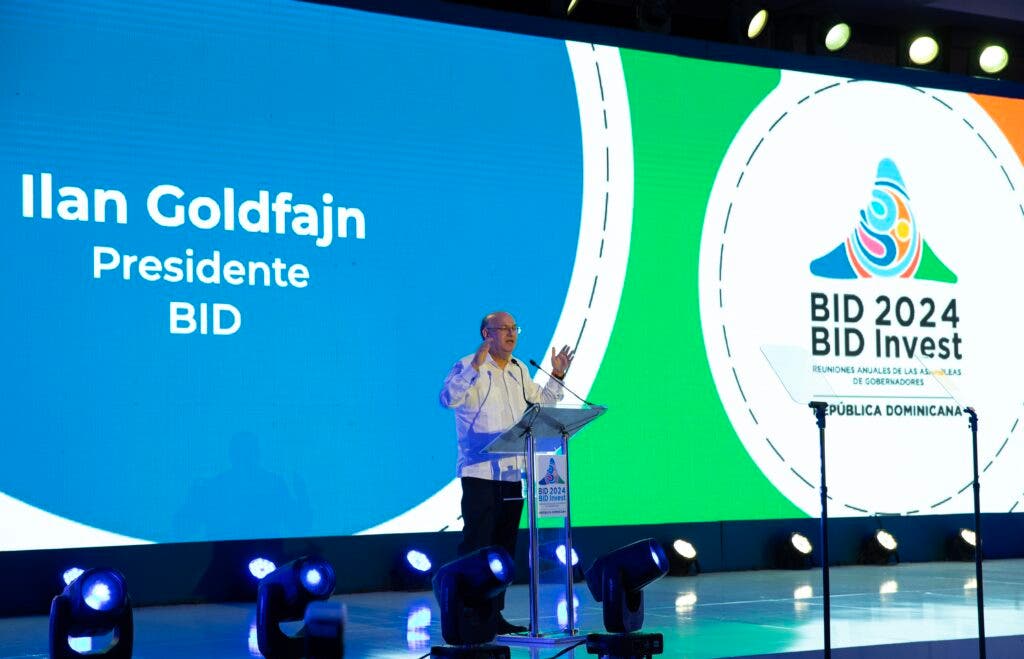 Peña destacó la carpeta de proyectos de 2,500 millones de dólares del BID en el país, como el programa para la gestión de residuos sólidos con el cierre de vertedero de Duquesa; y animó a los presentes a aumentar la inversión extranjera y apoyar el intercambio científico y tecnológico. Sin embargo, para Goldfajn, esta reunión será “histórica” debido a la alta presencia de los representantes de la sociedad civil, cuya motivación se encuentra, según las palabras del presidente, en trabajar juntos para ser más eficaces en la resolución de las necesidades de cada país.