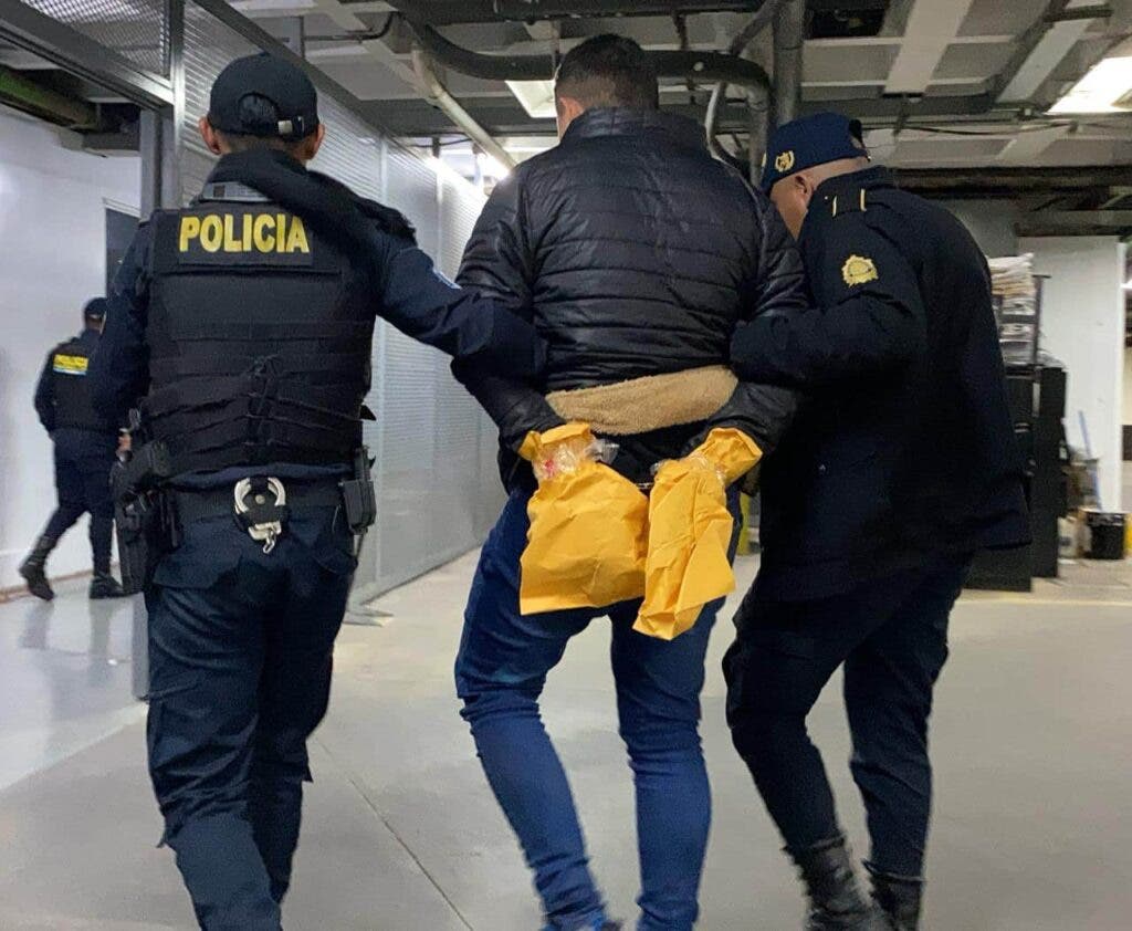 Asesinan mujer embarazada y a 2 hombres en Guatemala tras concierto de Karol G