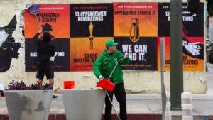 Estrellas de cine protestan contra las armas nucleares con ‘Oppenheimer’ como bandera