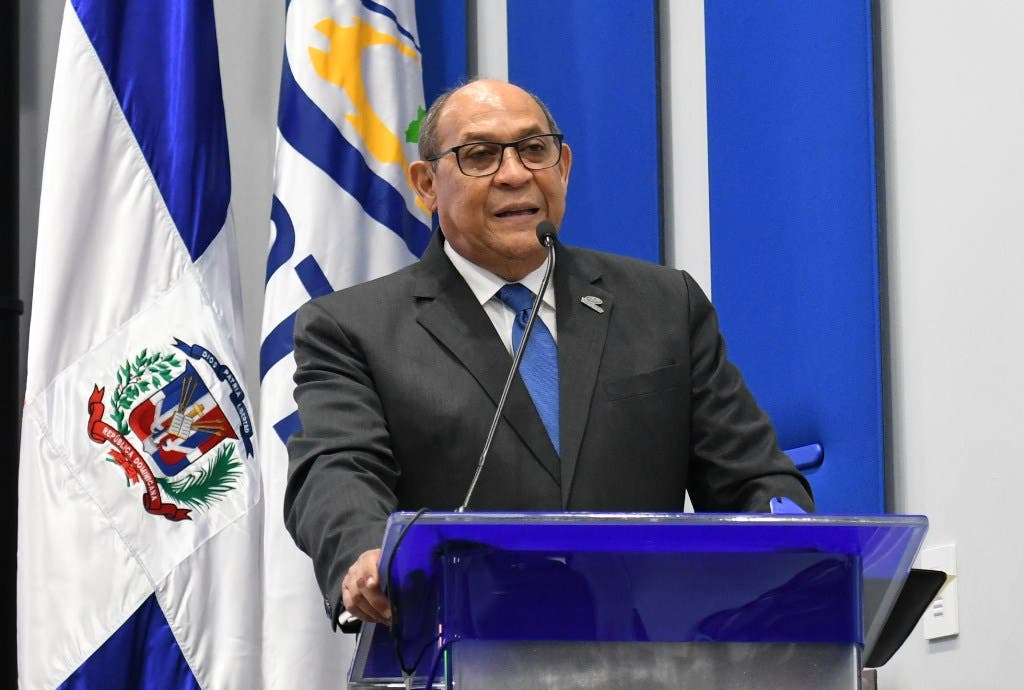 Rafael Santos: “Luis está más preparado que Leonel para ese debate”