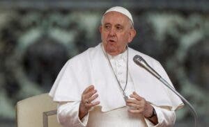 El papa lamenta el robo “cruel” de la infancia por las guerras, drogas o migraciones