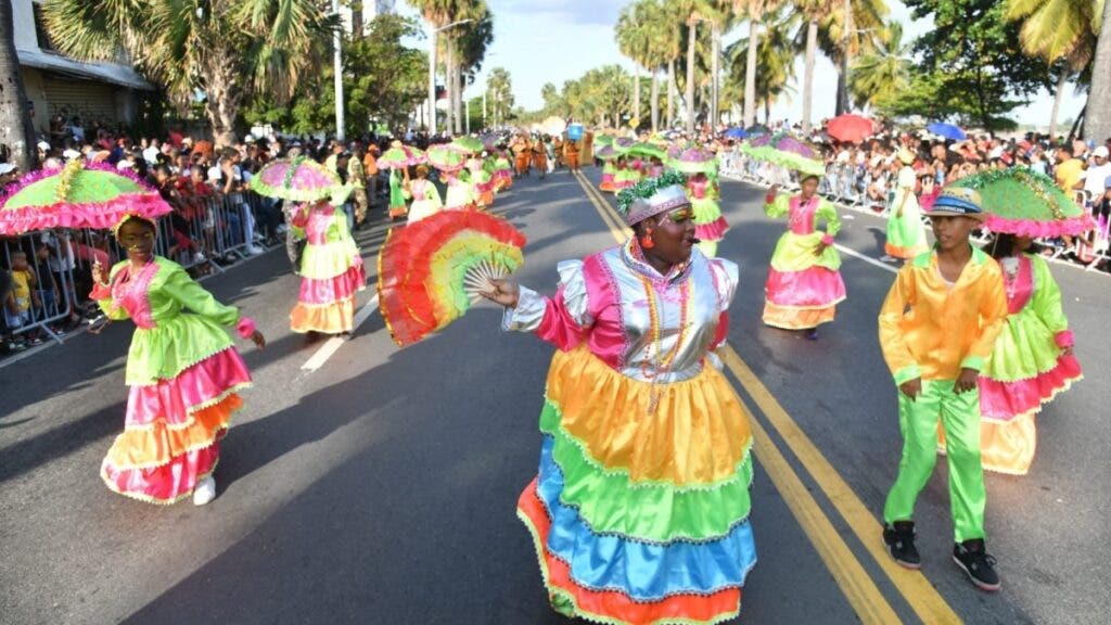 Carnavales culminan con éxito en DN y SDE