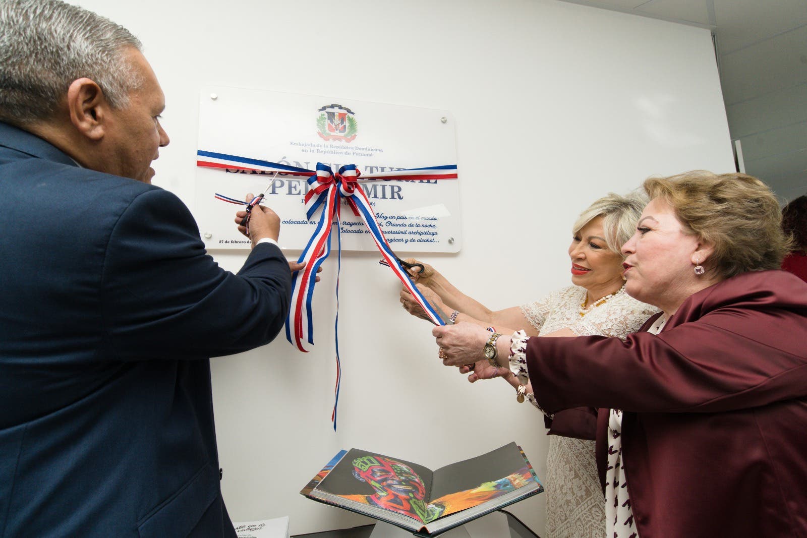 Embajada de RD en Panamá inaugura «Salón Cultural Pedro Mir»