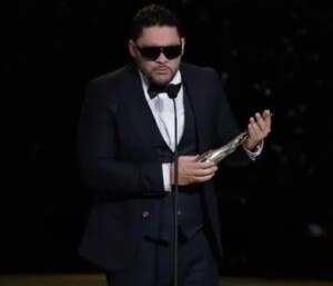 La gente recibió con júbilo premio de Rafely a merengue del año