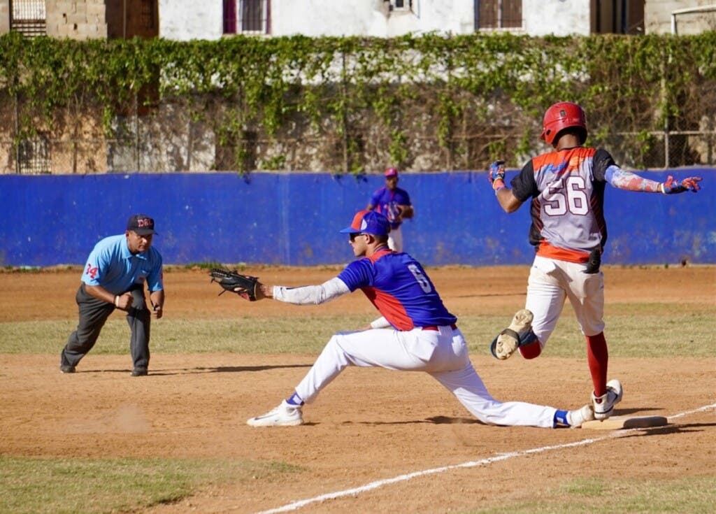 Reyes de Mendoza, O&M, Guerra y Bravos de San Luis triunfan en jornada sabatina