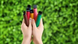 Presentan ley contra vapeo que contempla penas de hasta 7 años de cárcel