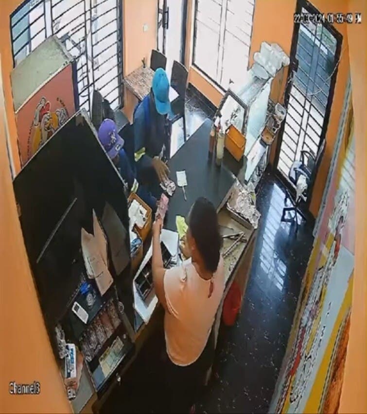 Hombres vestidos como técnicos asaltan restaurante en Manoguayabo