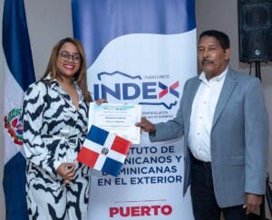 Index entrega en PR certificados a dominicanas en curso intensivo geriatría