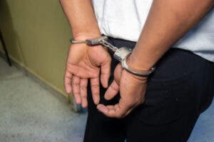 Un dominicano acusado en España de intentar matar a 2 jóvenes niega pertenecer a banda