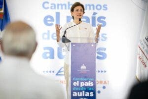 Vicepresidenta entrega obras educativas, deportivas y de seguridad
