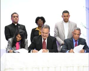 Candidatos senadores firman pacto por desarrollo provincia Duarte