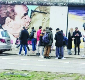 El muro no sólo dividió a Berlín, sino simbólicamente separó al mundo político