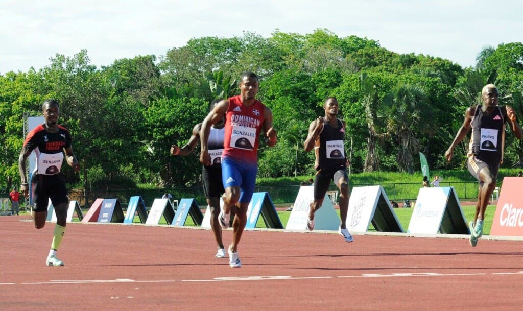 Velocistas en atletismo imponen nuevas marcas en Clásico Félix Sánchez