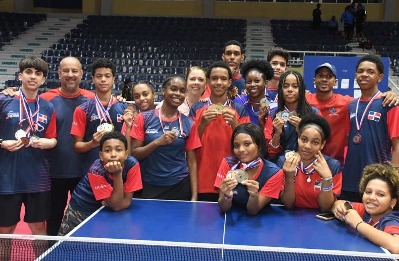 RD, segundo lugar justa tenis de mesa