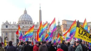 Vaticano tacha cambio de sexo y maternidad subrogada de violación de la dignidad