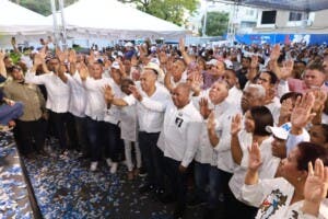 PRM en SDE juramenta dirigencia comando de Campaña municipal