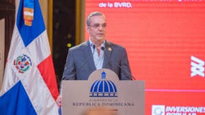 Abinader dice Danilo tiene doble discurso tras llamar a destruir carpas