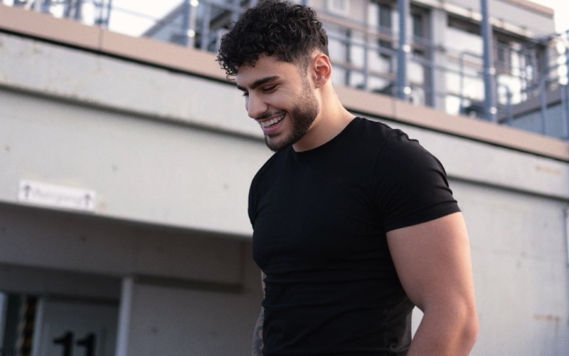 Cem Veu: Un Viaje de Éxito en el Mundo del Modelaje