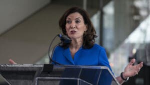Incluyen en presupuesto estatal NY fondos para combatir robo a comercios minoristas