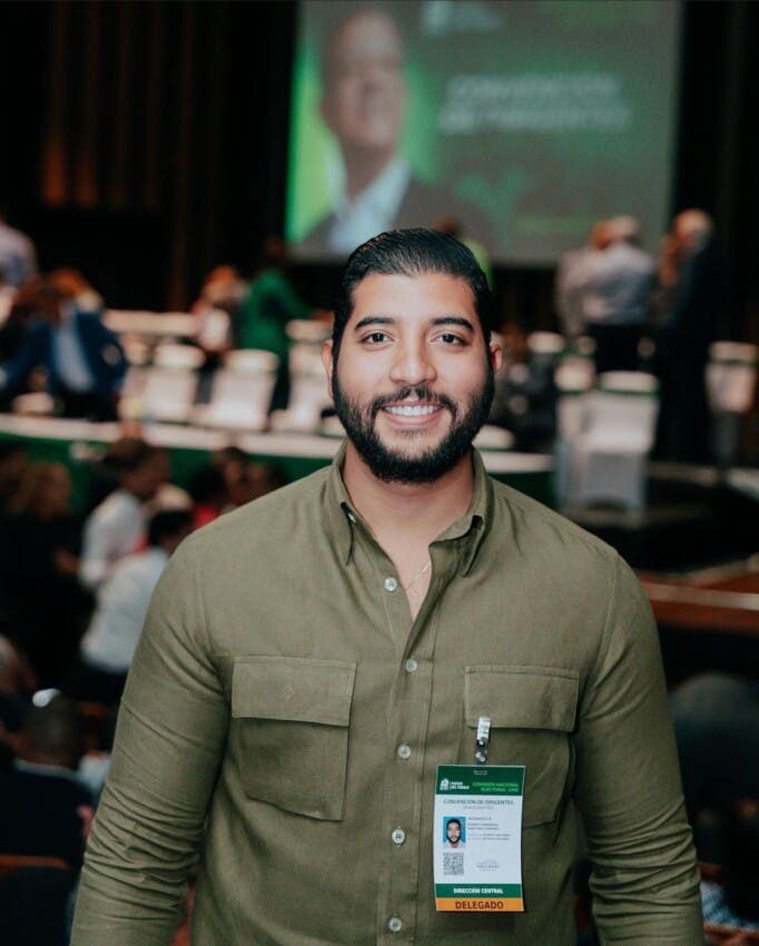 TSE ordena inscripción de Robert Martínez en boleta FP  