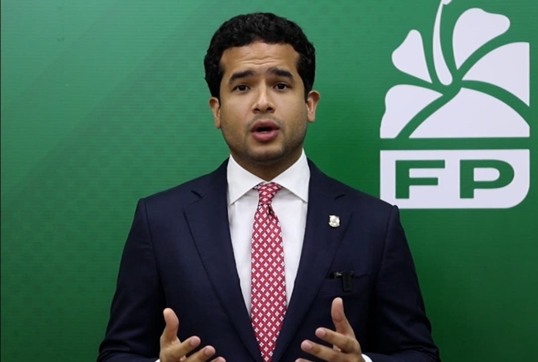 “No apoyo a Omar Fernández, porque no voto en el DN», asegura diputado Báez