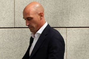 La Fiscalía española pide que se celebre de nuevo el juicio contra Luis Rubiales