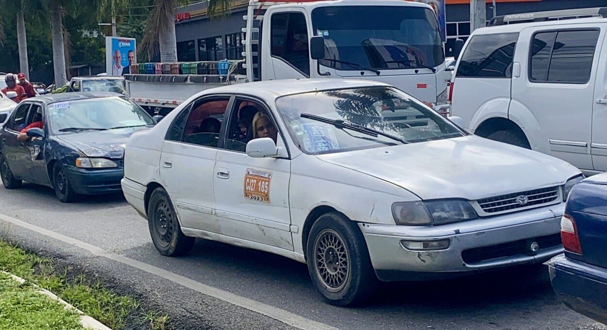 Choferes de Santiago suben también pasaje