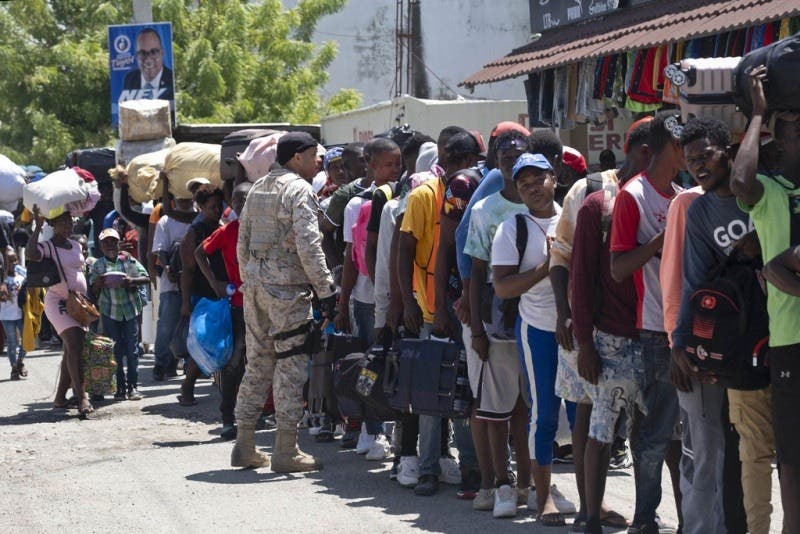 Unos 13,000 haitianos repatriados en marzo, un 46 % más que en febrero, denuncia la ONU