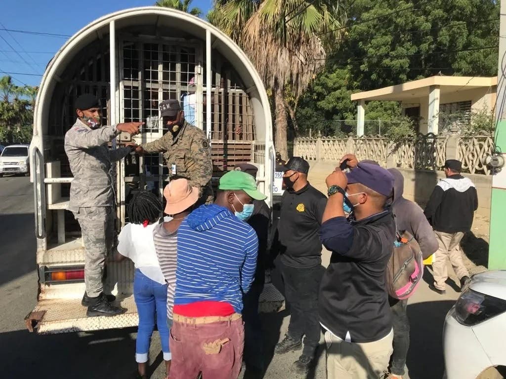 Unos 13,000 haitianos repatriados en marzo, un 46 % más que en febrero, denuncia la ONU